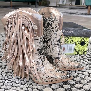 NIB Cape Robbin Marque Western Fringe Cowboy Booties - Size 5.5